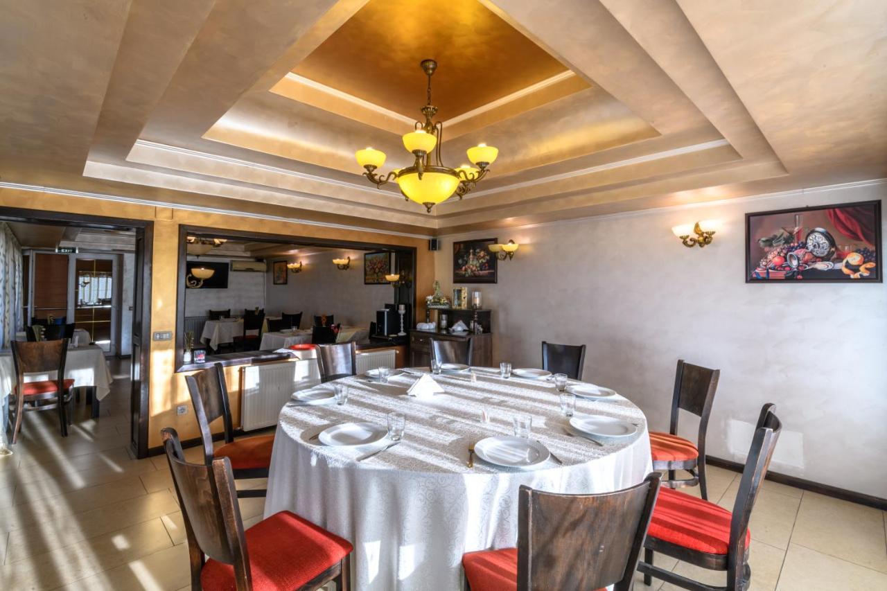 Vila Palace Caransebeş Exteriör bild